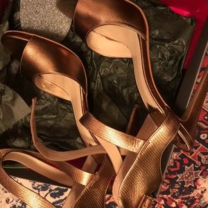 ❗️PRICE DROP❗️Vince Camuto Sandals